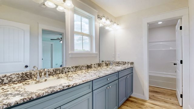 548 Buddy Rd, Burns, TN 37029