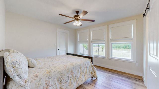 548 Buddy Rd, Burns, TN 37029