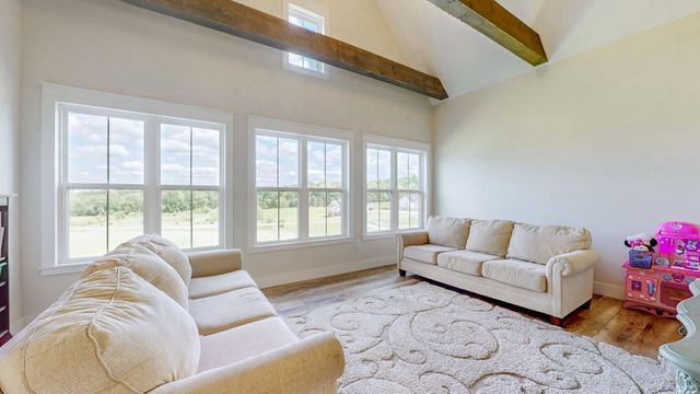 548 Buddy Rd, Burns, TN 37029