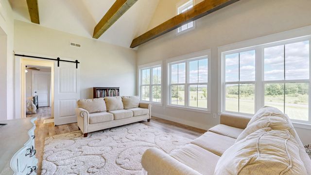 548 Buddy Rd, Burns, TN 37029