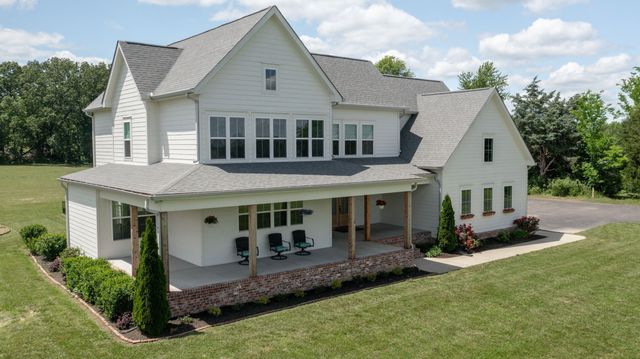 548 Buddy Rd, Burns, TN 37029