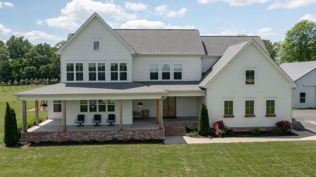 548 Buddy Rd, Burns, TN 37029