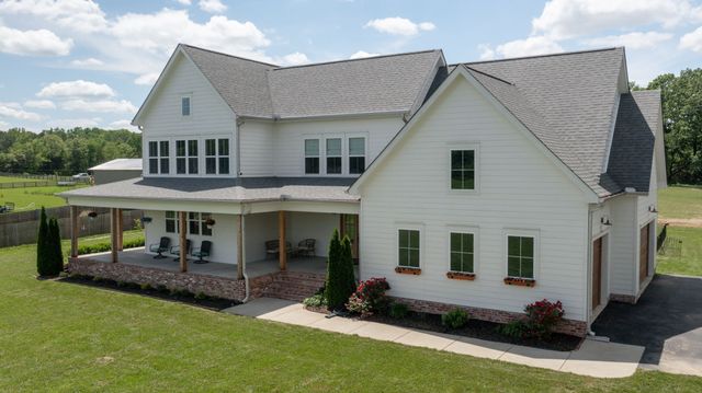 548 Buddy Rd, Burns, TN 37029