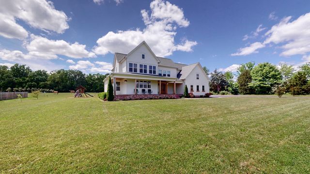 548 Buddy Rd, Burns, TN 37029