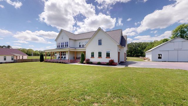 548 Buddy Rd, Burns, TN 37029