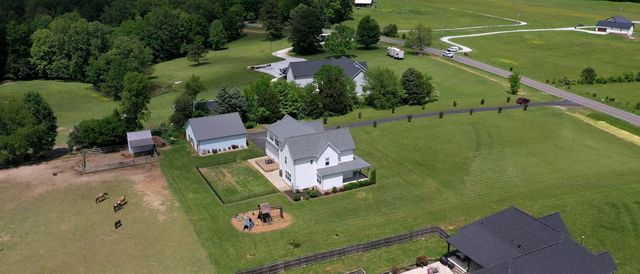 548 Buddy Rd, Burns, TN 37029