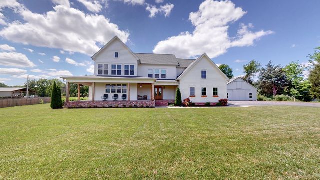 548 Buddy Rd, Burns, TN 37029