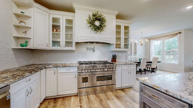 548 Buddy Rd, Burns, TN 37029