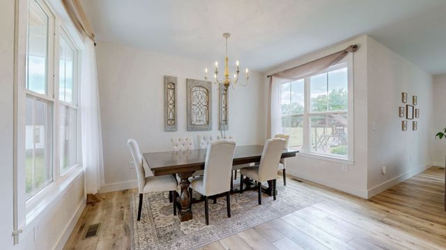 548 Buddy Rd, Burns, TN 37029