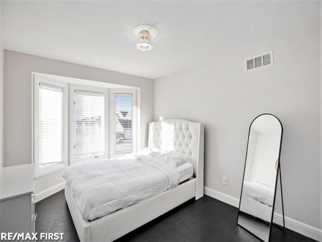 18765 Riverside Glen Road, Macomb Twp, MI 48044