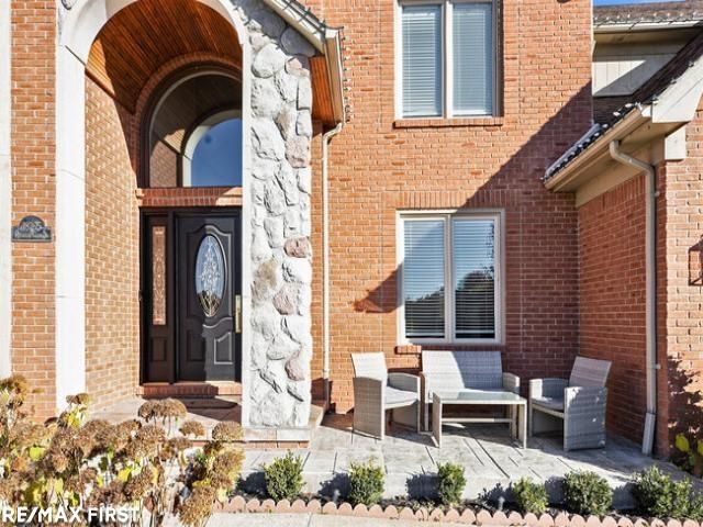 18765 Riverside Glen Road, Macomb Twp, MI 48044