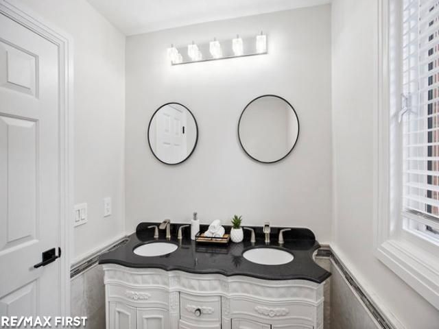 18765 Riverside Glen Road, Macomb Twp, MI 48044