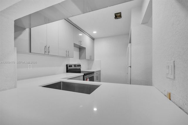 10015 NW 4th Street 203, Pembroke Pines, FL 33024