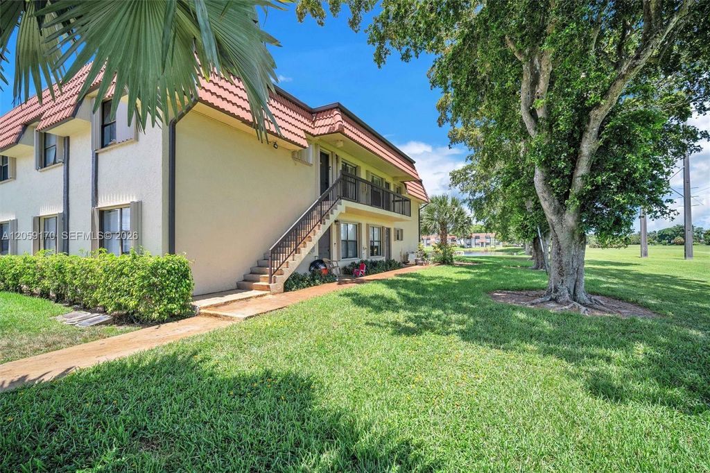 10015 NW 4th Street 203, Pembroke Pines, FL 33024