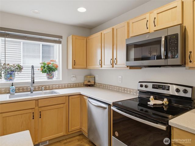 3709 4th Avenue NW, Olympia, WA 98502