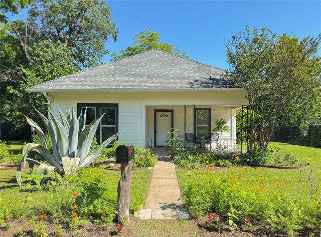 302 E Brenham ST, Elgin, TX 78621