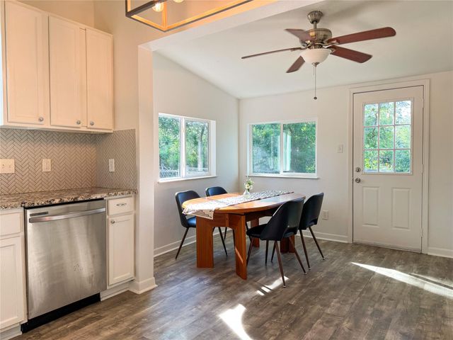 302 E Brenham ST, Elgin, TX 78621