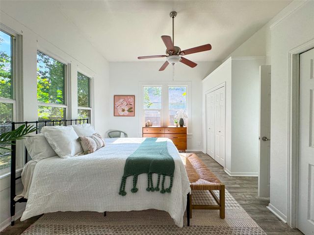 302 E Brenham ST, Elgin, TX 78621