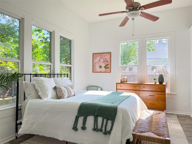 302 E Brenham ST, Elgin, TX 78621