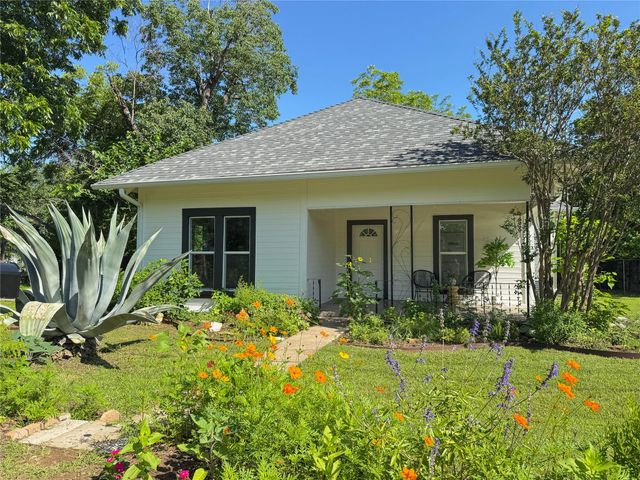 302 E Brenham ST, Elgin, TX 78621