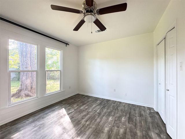 302 E Brenham ST, Elgin, TX 78621