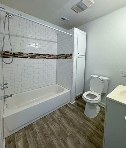 302 E Brenham ST, Elgin, TX 78621