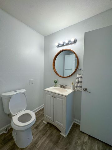 302 E Brenham ST, Elgin, TX 78621