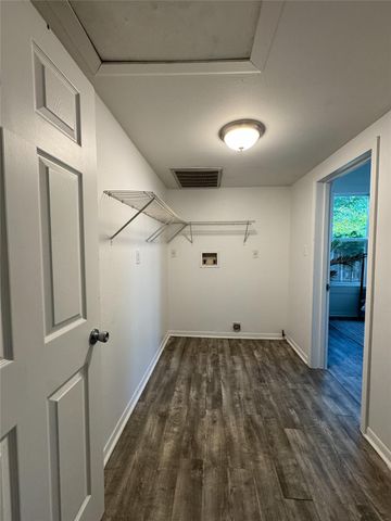 302 E Brenham ST, Elgin, TX 78621