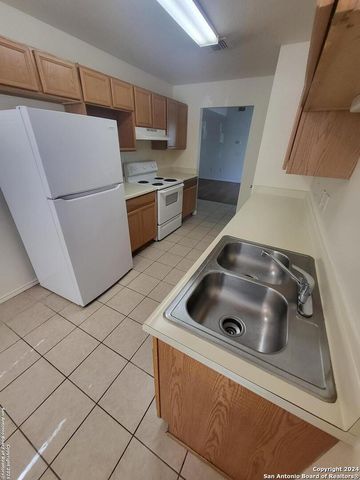 8009 Maverick Climb, San Antonio, TX 78250