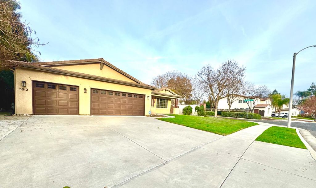 Image 2 of property listing at 5812 W Ceres Avenue, Visalia, CA 93291