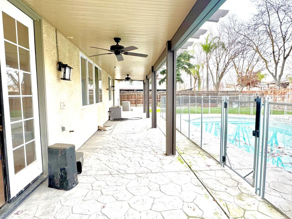 Image 8 of property listing at 5812 W Ceres Avenue, Visalia, CA 93291