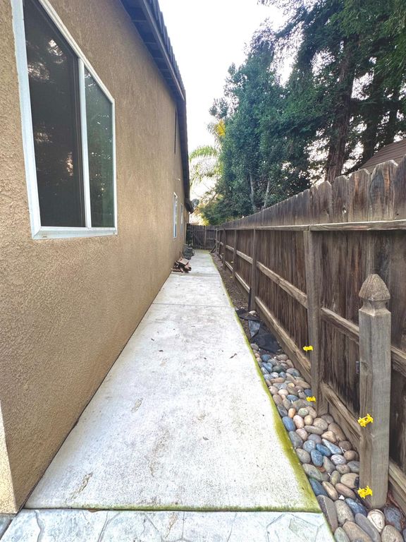 Image 9 of property listing at 5812 W Ceres Avenue, Visalia, CA 93291