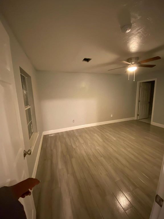 Image 10 of property listing at 3031 Groton Drive, Houston, TX 77051