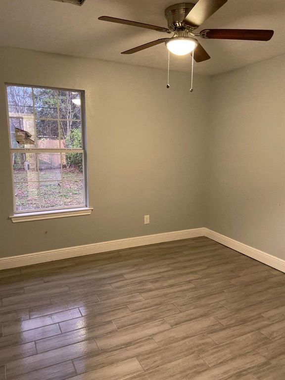 Image 7 of property listing at 3031 Groton Drive, Houston, TX 77051