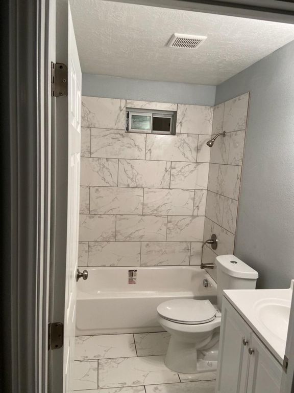 Image 9 of property listing at 3031 Groton Drive, Houston, TX 77051