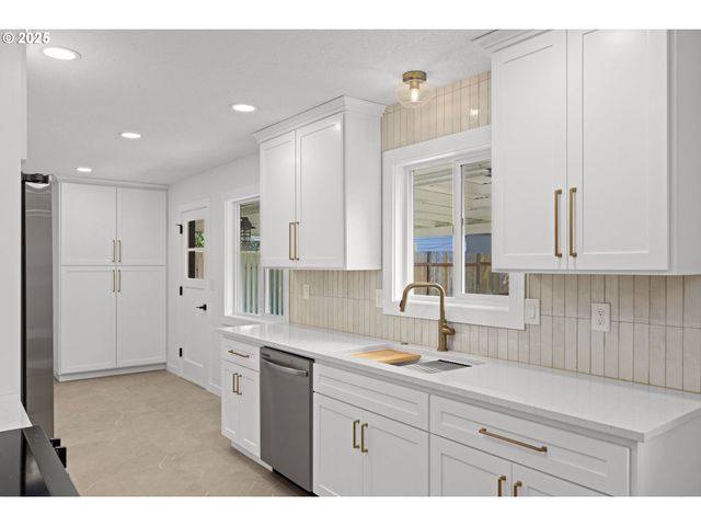 2670 Sw EDGEMOOR Ave, Beaverton, OR 97005