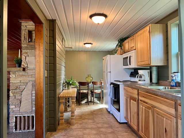 3325 N Us-23 N, Au Sable, MI 48750