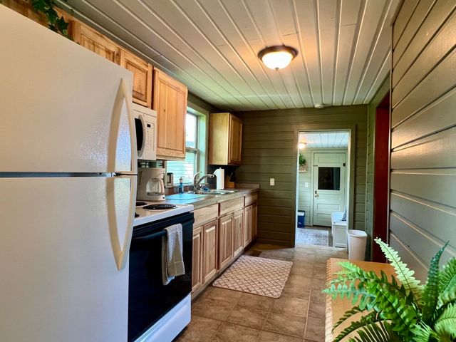 3325 N Us-23 N, Au Sable, MI 48750