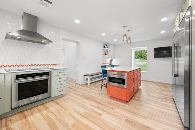 12422 Deer TRAK, Austin, TX 78727