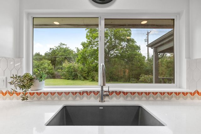 12422 Deer TRAK, Austin, TX 78727