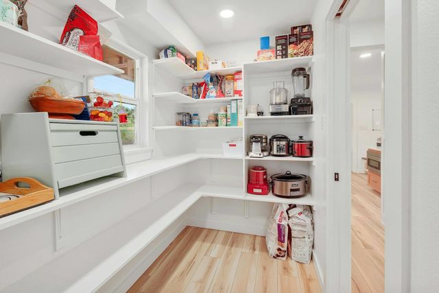 12422 Deer TRAK, Austin, TX 78727