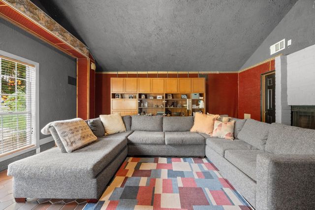 12422 Deer TRAK, Austin, TX 78727