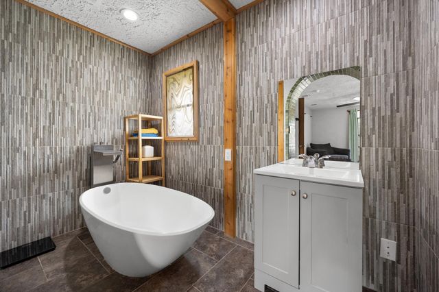 12422 Deer TRAK, Austin, TX 78727
