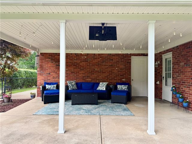 5005 Northlawn Cir, Murrysville, PA 15668