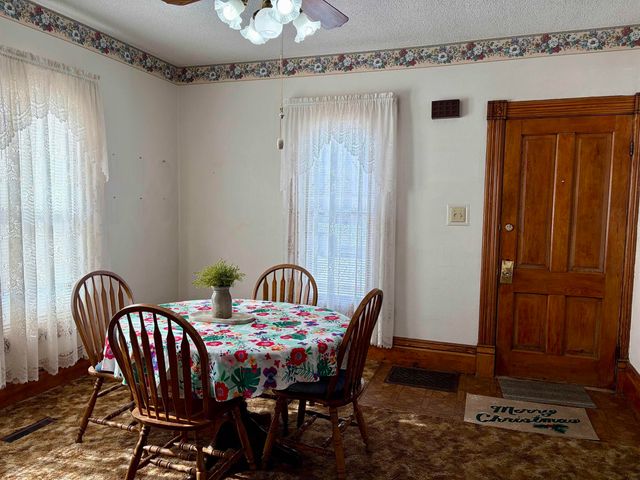 714 SW 4th Avenue, Independence, IA 50644