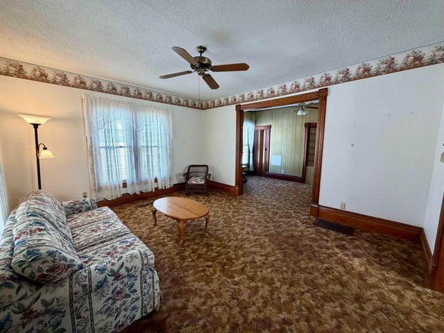 714 SW 4th Avenue, Independence, IA 50644