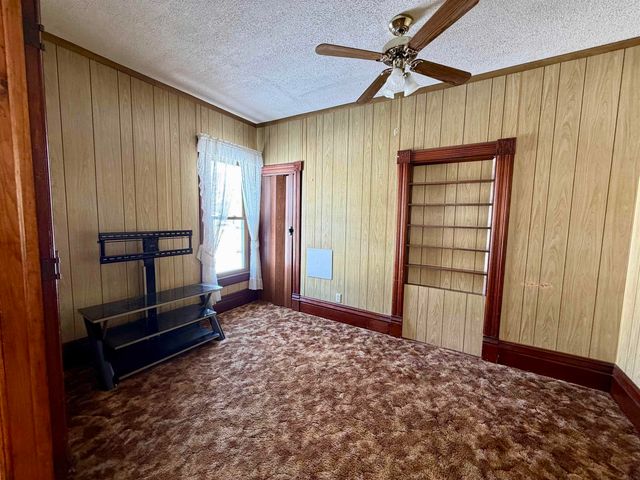 714 SW 4th Avenue, Independence, IA 50644