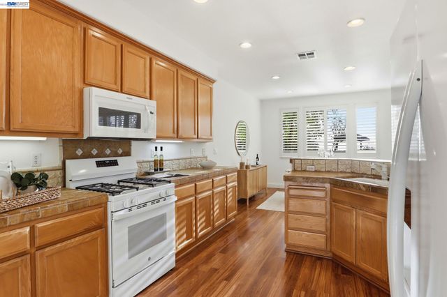 19455 Buren Pl, Castro Valley, CA 94552