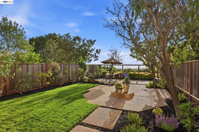 19455 Buren Pl, Castro Valley, CA 94552