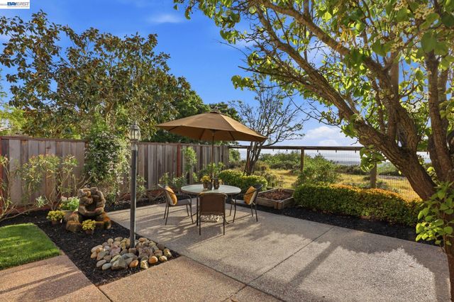 19455 Buren Pl, Castro Valley, CA 94552